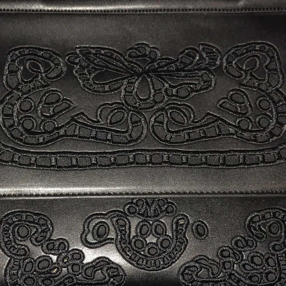 Beautiful Black Handbag - Picture 5 of 8